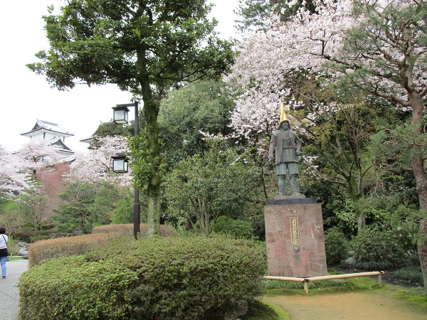 前田利家公の像の写真