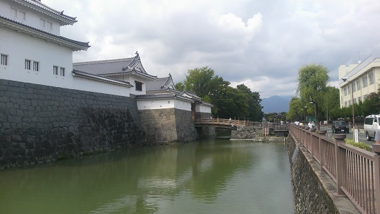 巽櫓と東御門の写真