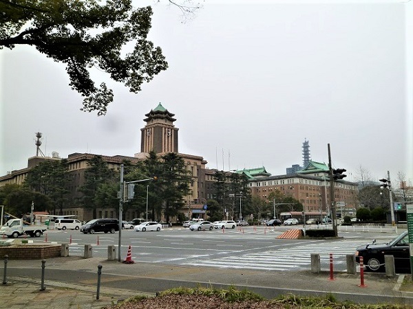 県庁と市役所の写真