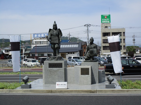 新田義貞公の銅像の写真