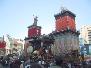 山車同士の曳っかわせの写真