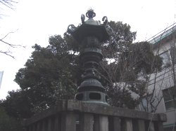 高城神社青銅常夜燈の写真