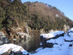 岩畳と明神の滝　の写真