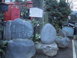 神田明神　力石と角田竹冷の句碑　写真