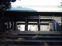 湯島聖堂　杏檀門の写真