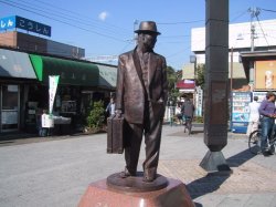 寅さんの銅像の写真